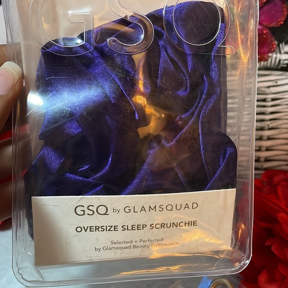 GSQ Hair Scrunchie & Nail Clipper Set (2pc) - Picture 5 of 16